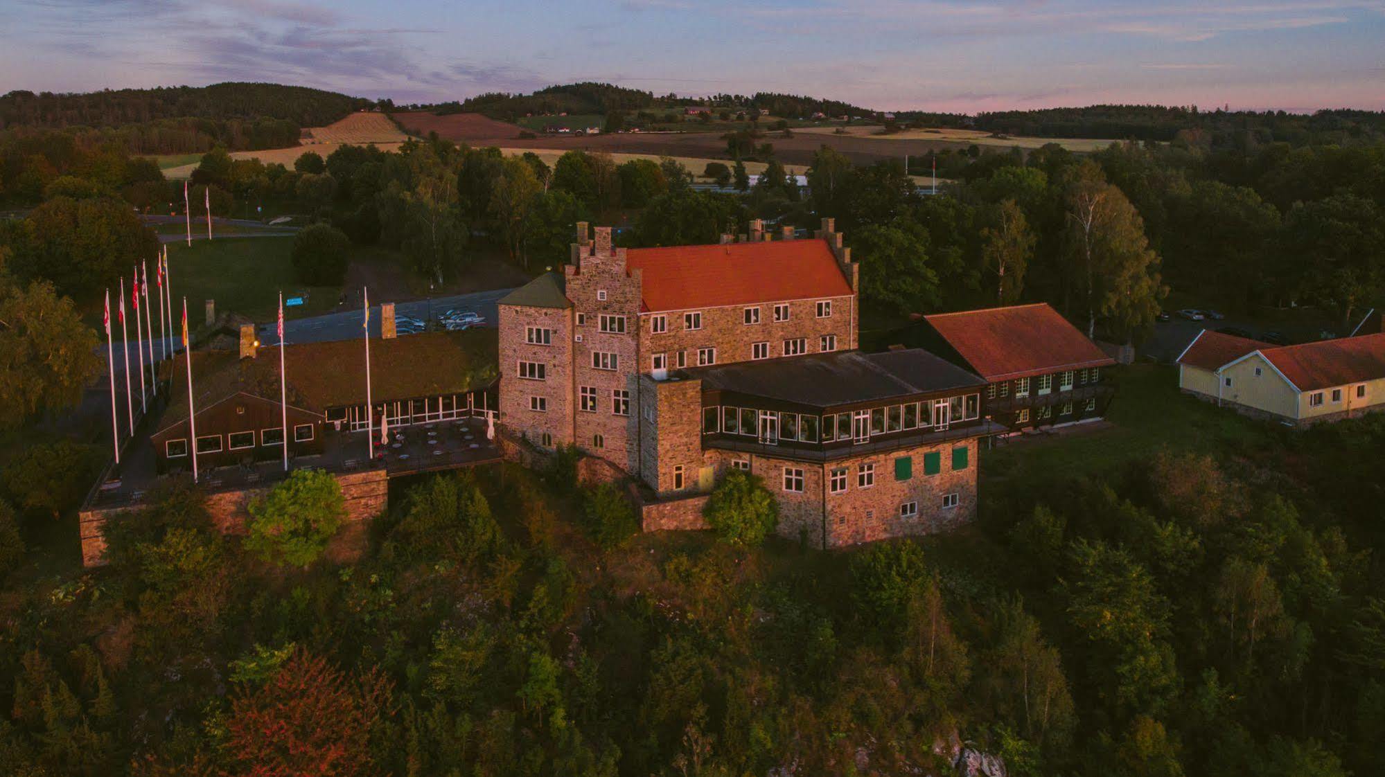 Hotel Gyllene Uttern Gränna Exterior foto